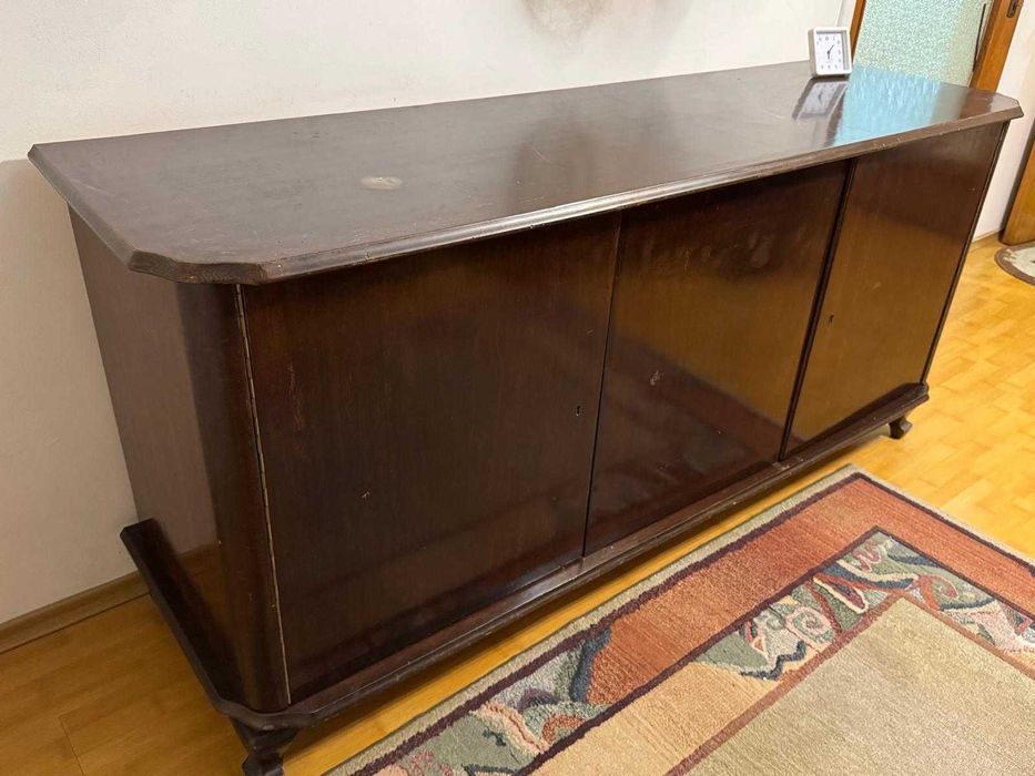 Comodă lungă din lemn masiv