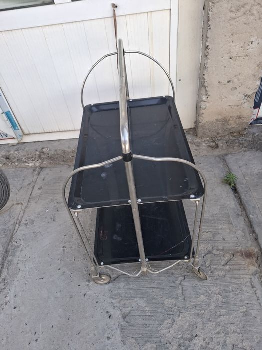 Продаётся раскладной столик на калёсиках