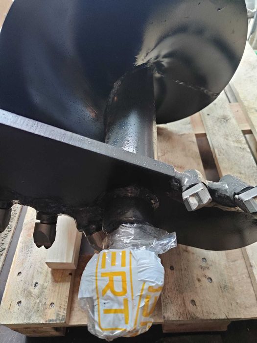 Burghiu pamant pentru teren stancos 600mm prindere rotunda 65mm