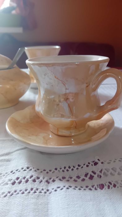 Сервиз за кафе с шест чашки и захарница