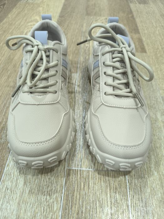 Новые женские кроссовки 39 размер