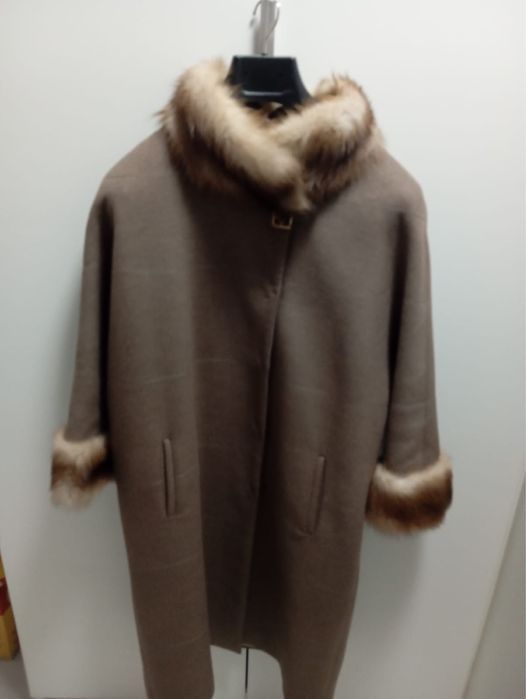 Продам пальто с соболем