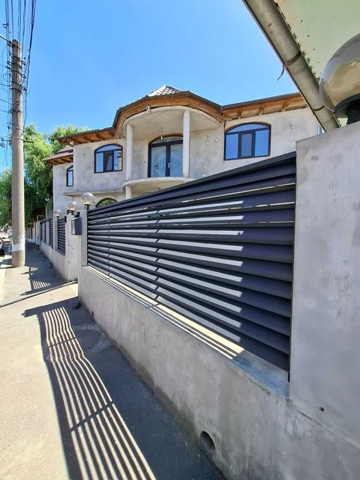 Garduri din panou stil jaluzele, sipca metalica, tabla, plasa si BCA