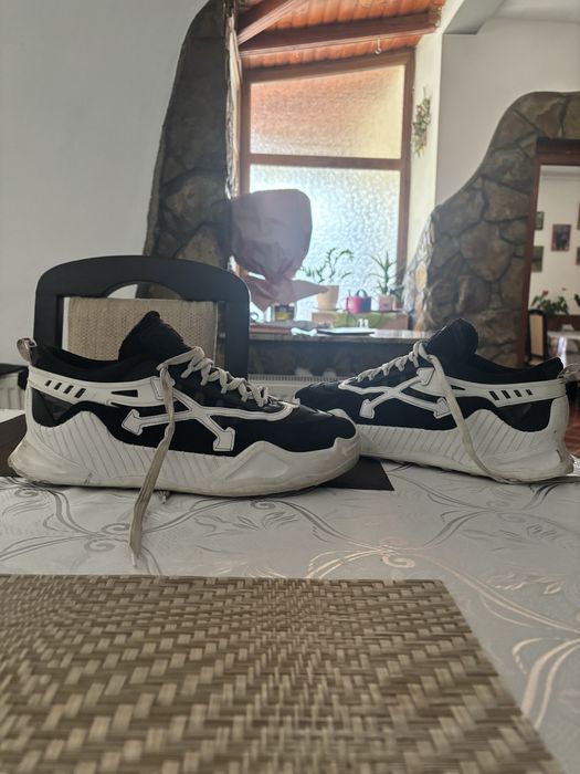 Off white odsy.