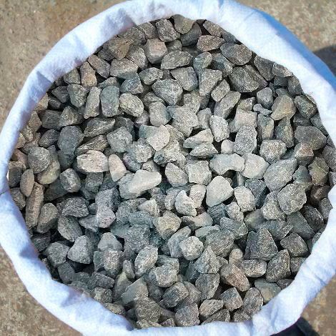 Щебень в мешках.