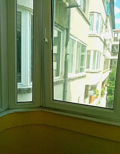 Дава се под наем Двустаен апартамент в Бургас, Възраждане - 78 кв.м за 200 € - Снимка #2