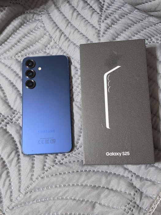 Samsung Galaxy S25 с коробкой