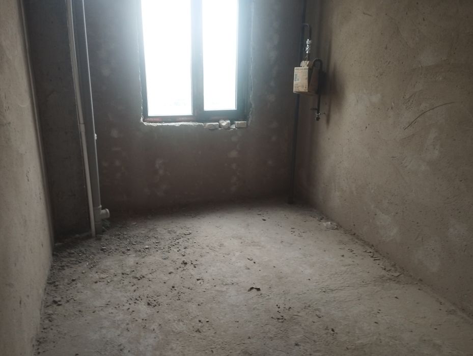 7-mikrayon Lelenizm chorrahasi oldida joylashgan karobka uy sotiladi