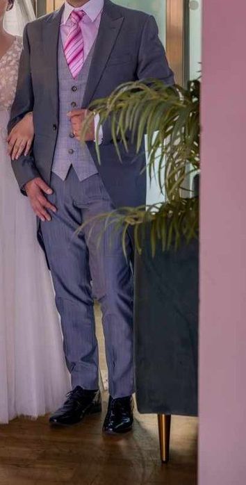 Costum cu sacou frac