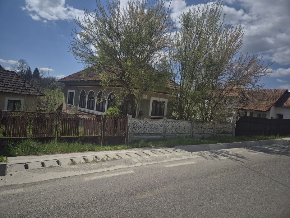 Teren si Casa  batraneasca de vanzare in Bughea de Sus Arges