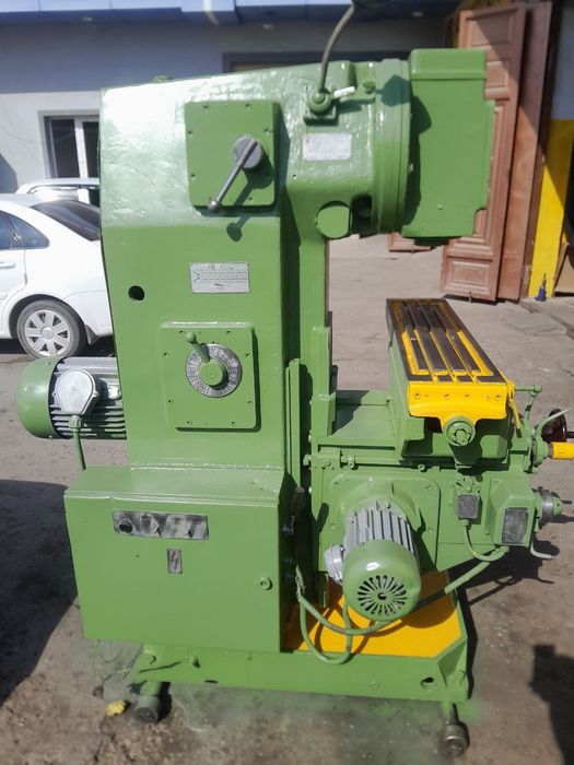 фрезерный станок Frezorniy stanok sotiladi.