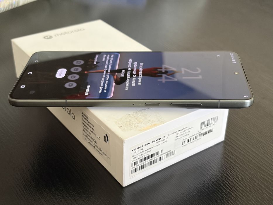 Бартер! Motorola Edge 70 512 GB Pantone-Gray