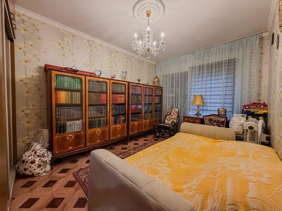 Буз-2 Ялангач,Автосалон Пойтахт, 3/1/5,кирпич, балкон 2*6,70 м2