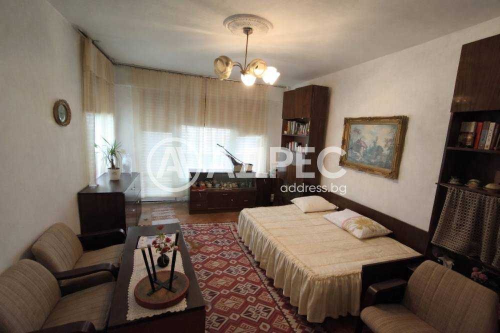 Двустаен разширен апартамент в ж.к. "Орел"