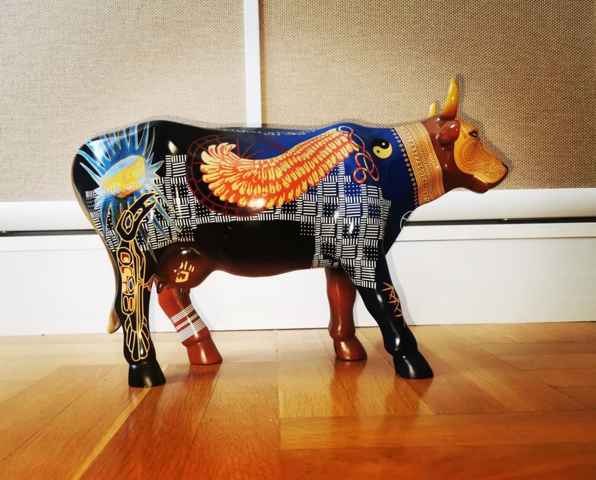 Антикварна фигура арт скулптура Свещена крава Cow Parade Sacred Cow