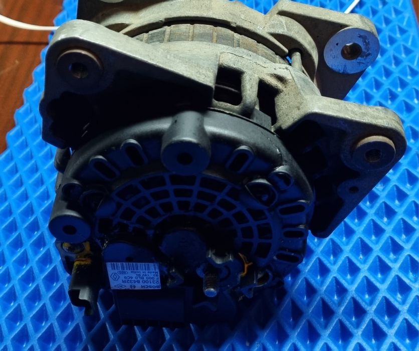 Генератор Ларгус Рено Логан Сандеро