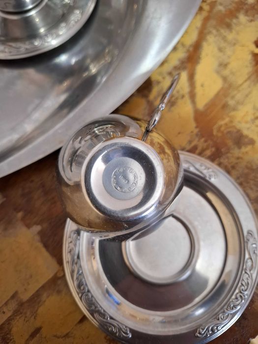 Метални чаши за кафе.Италия