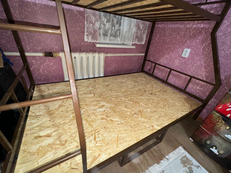 Кровать двухъярусная