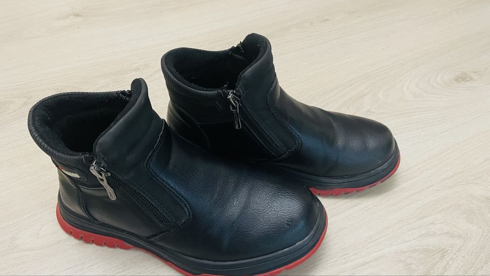 Продам детские сапоги осенние