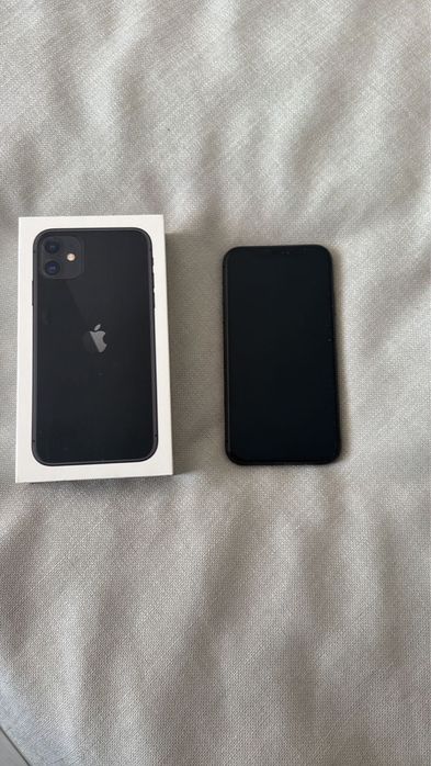 Продам 11 айфон,