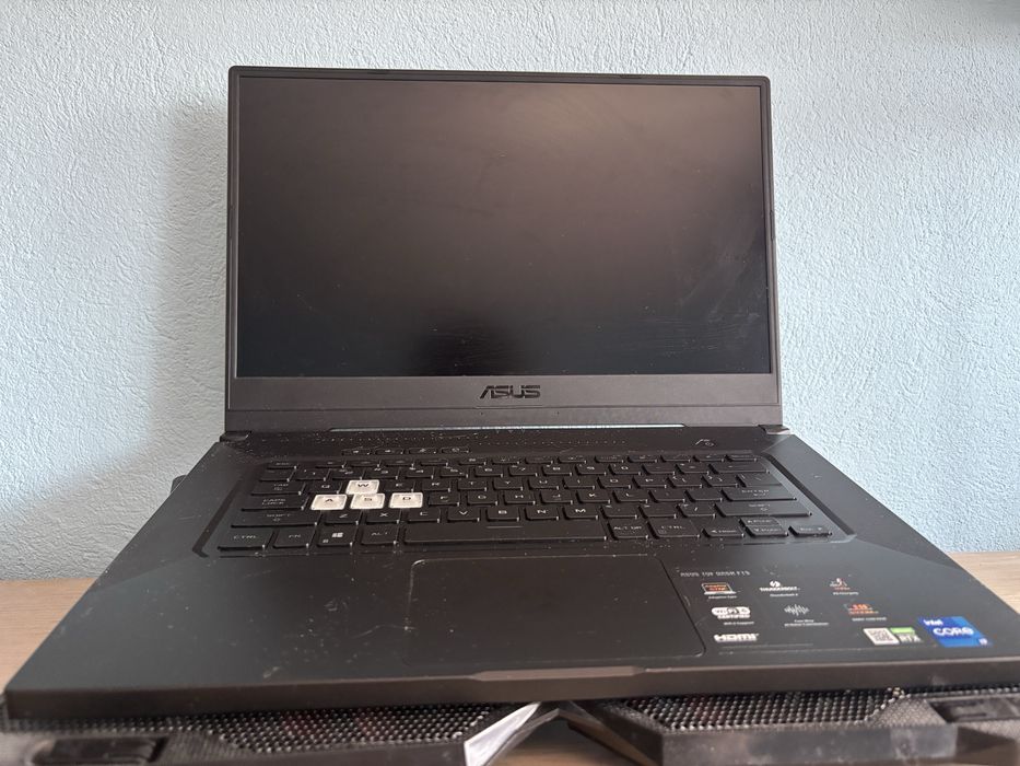 Pachet Laptop Gaming ASUS TUF Dash F15 – i7 / 16GB / RTX 3050 + Mouse, Cooler, Cameră, Cutie