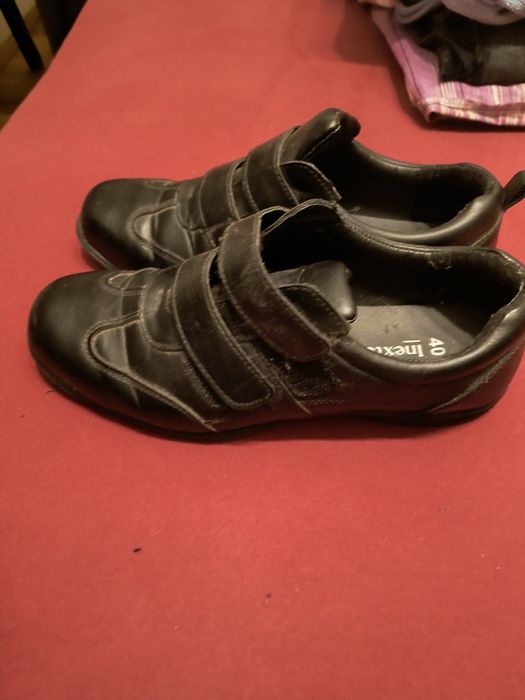 Vând pantofi sport mărimea 40