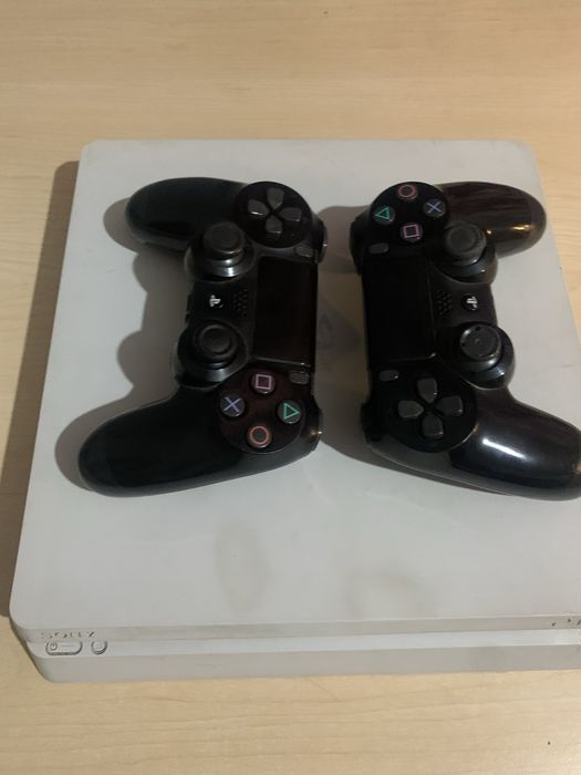 Playstation 4 slim в белой расцветке