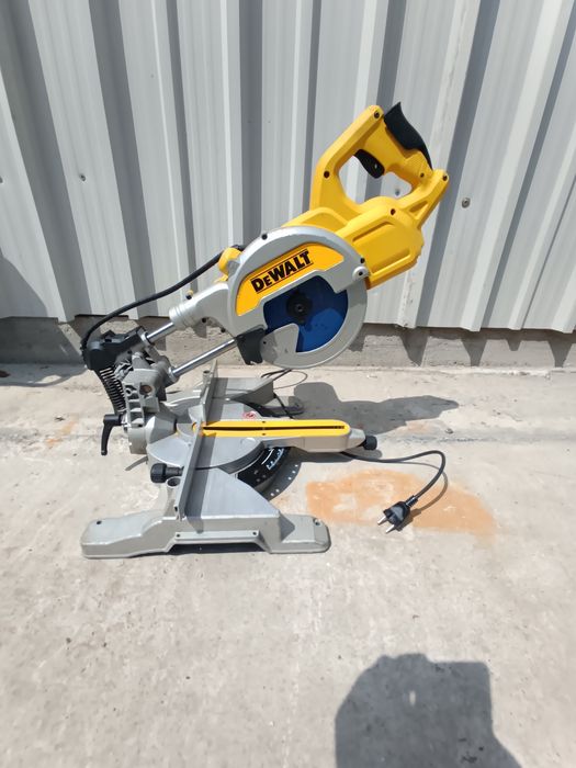 Dewalt circular staționar cu culisare disc diametru 216mm cu taiere la unghi