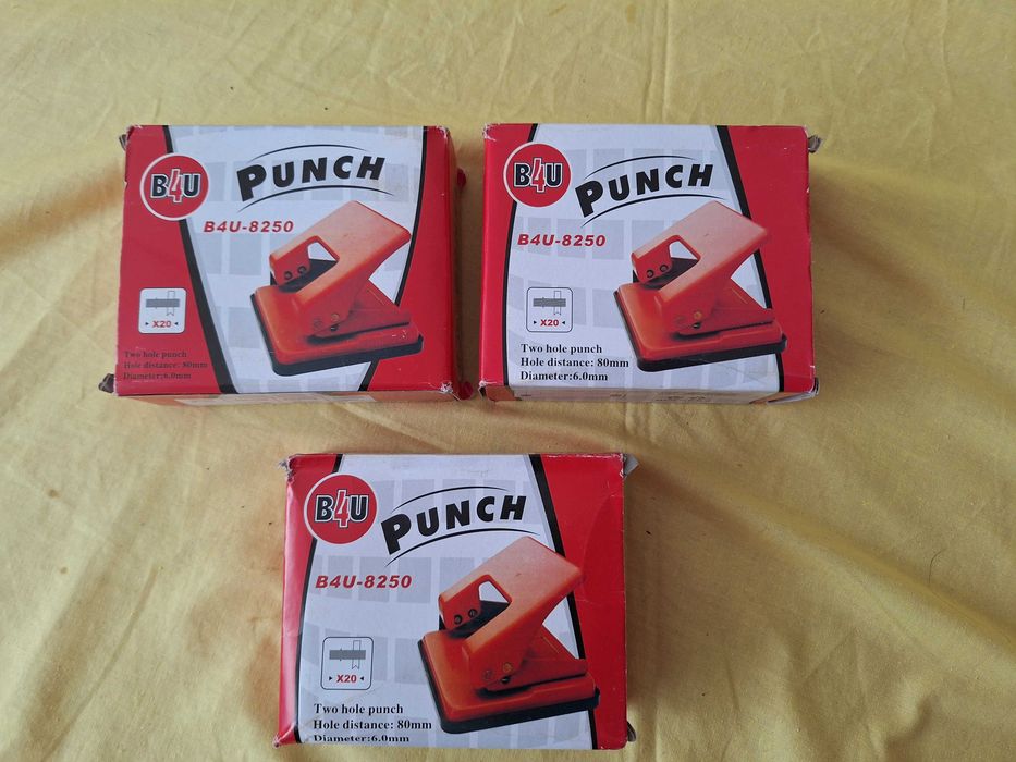 Lot - Perforatore din metal B4U - DL 8250 corp metalic, maxim 30 coli