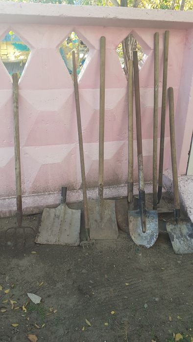 Лопаты штыковая и совковые советские