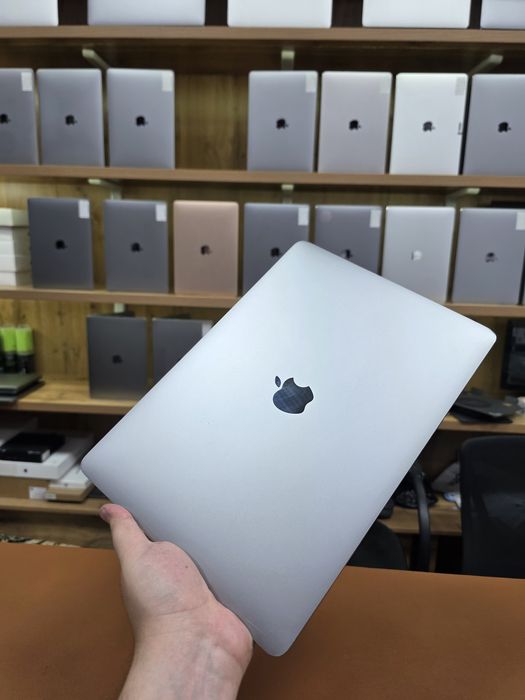 MacBook Pro 13 inch Touch bar 2019