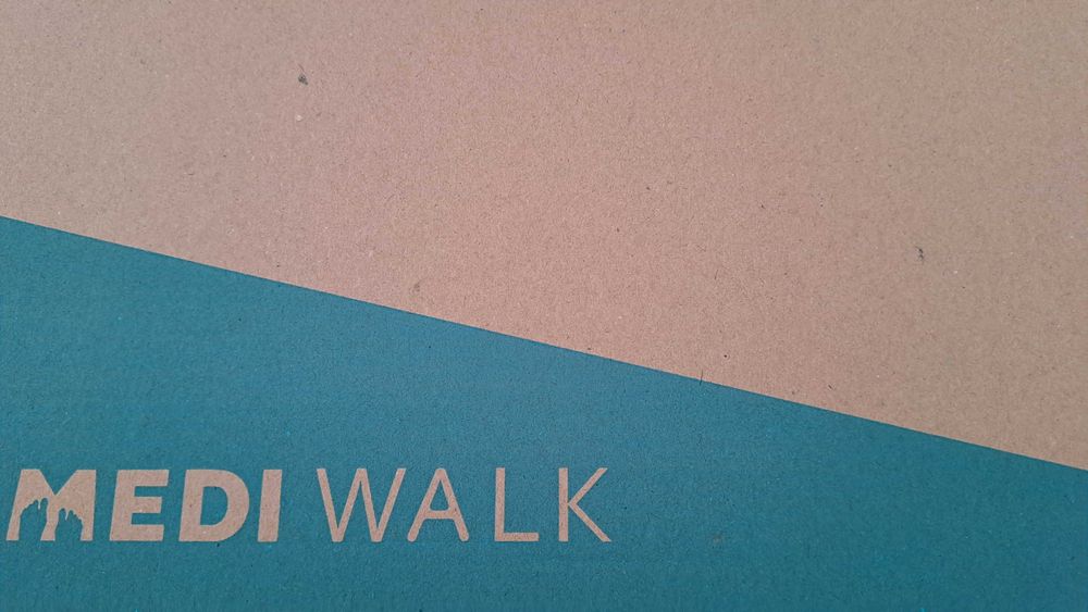 Продавам  ортопедични  дамски   боти  по  НЗОК .