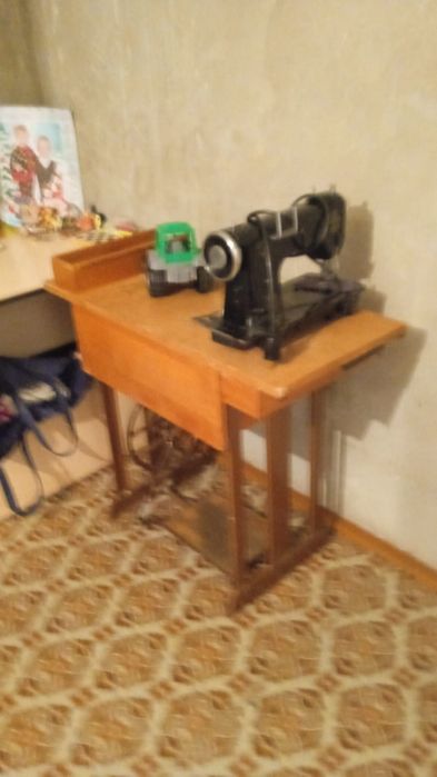 Продам швейную машинку