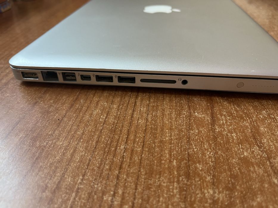 MacBook Pro 13“ (2011) + incarcator, husa