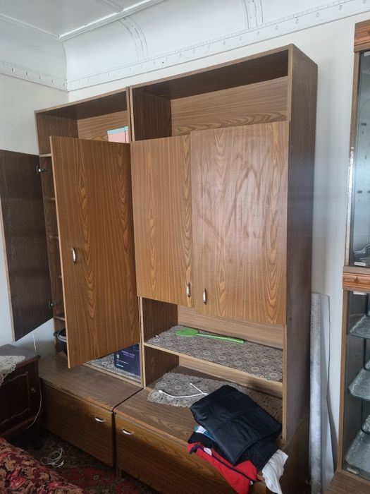 Mebel stenka rangi jigarang