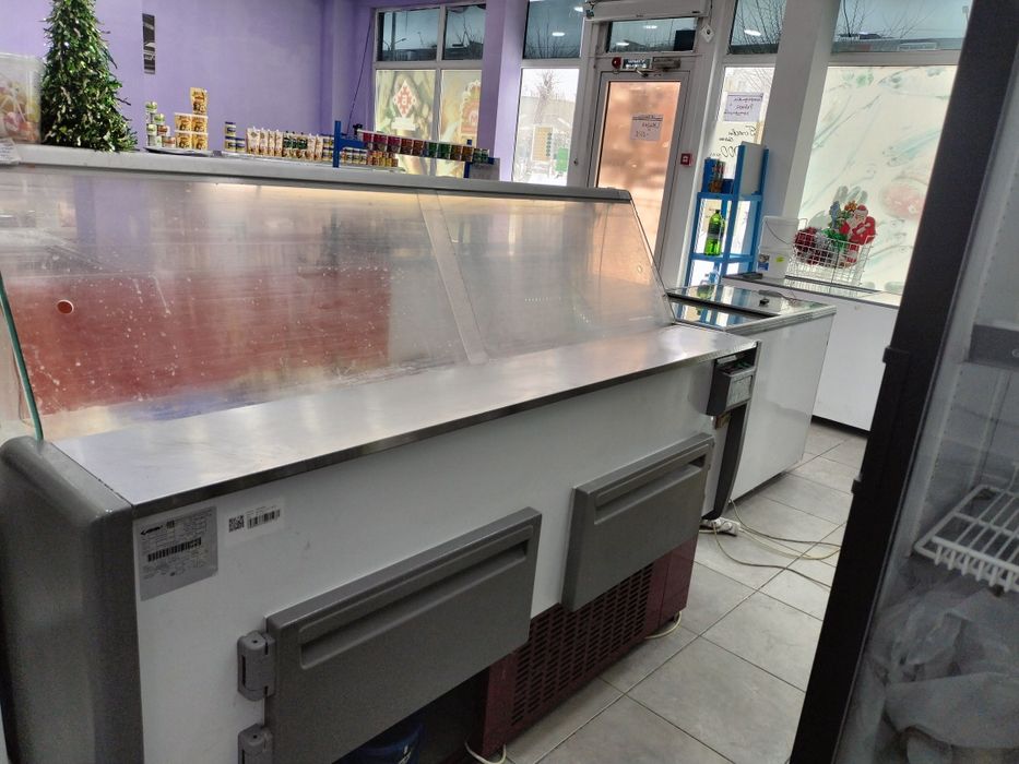 Витринный холодильник