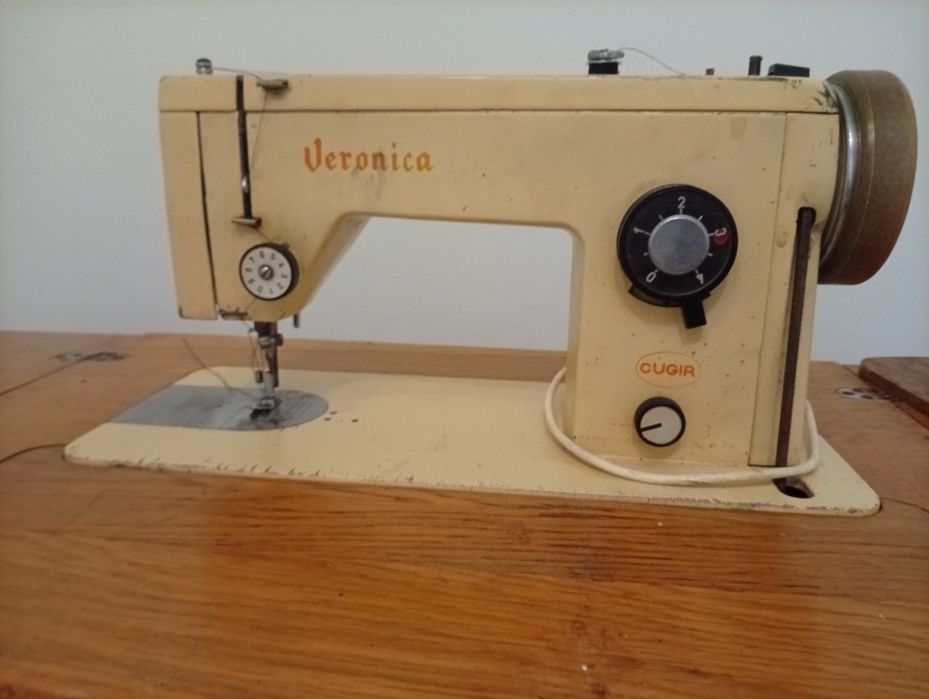 Mașină de cusut Veronica (Cugir) – Funcțională, Stare Impecabilă / Vintage