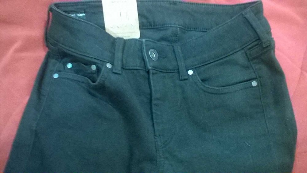 Vand blugi negri NOI, PEPE JEANS Skinny Fit 26x30 pret 200 lei