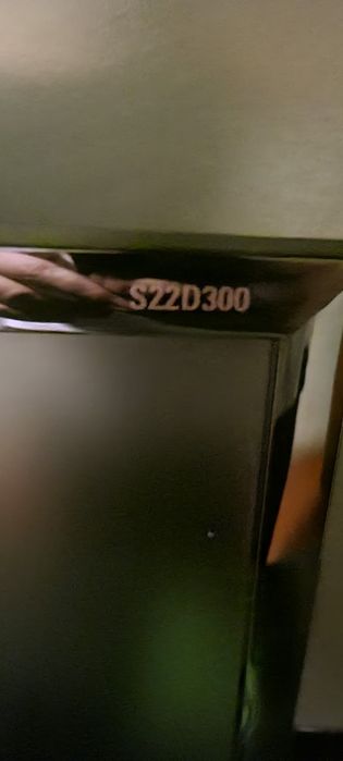 Samsung monitor sotiladi sensor panelli 22ekaran 60hz