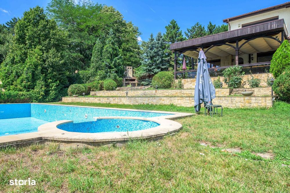 Vila neoromânească cu influențe toscane pe malul lacului Snagov