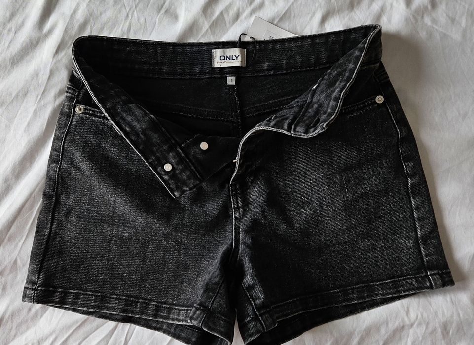 Jeans scurt denim negru spalacit ONLY, marime S, noi