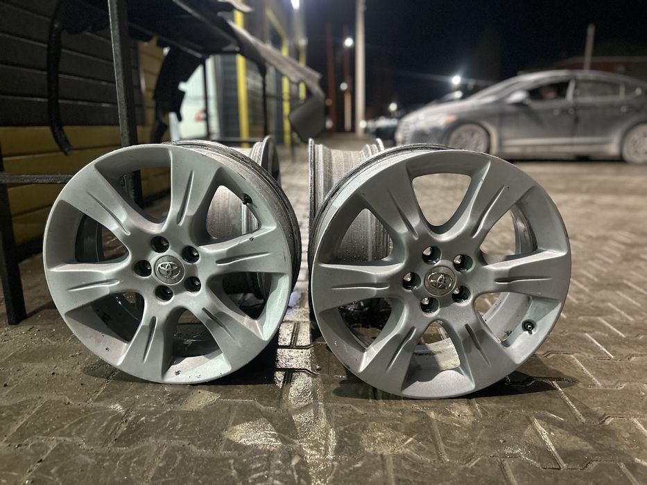 Титанка тойота сиена.