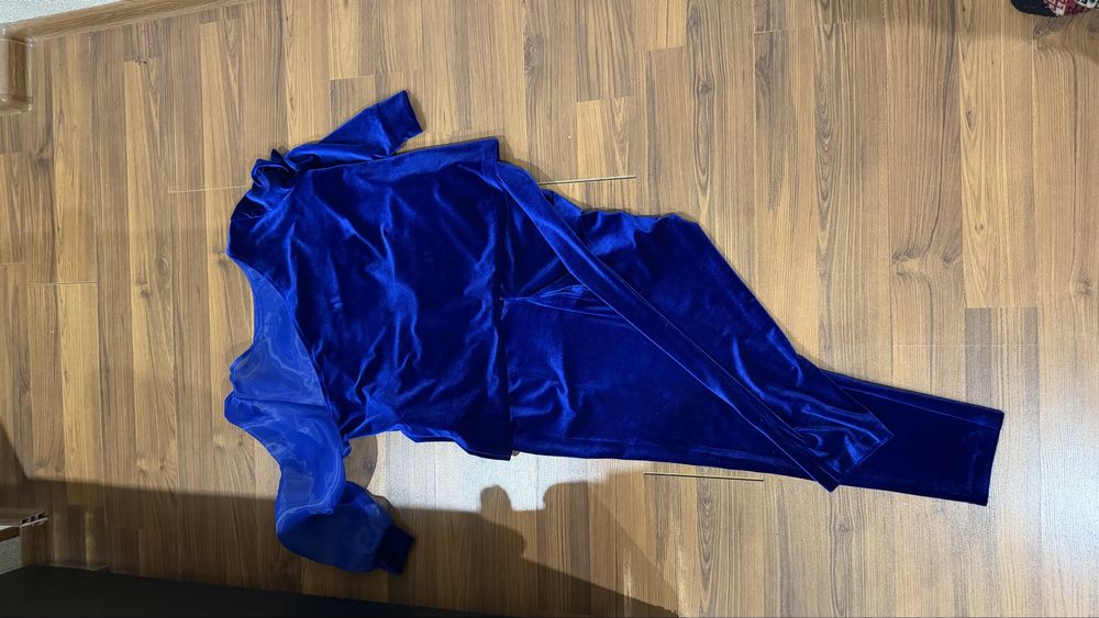 Костюм 42-44 размер олет один раз в хорошем состоянии