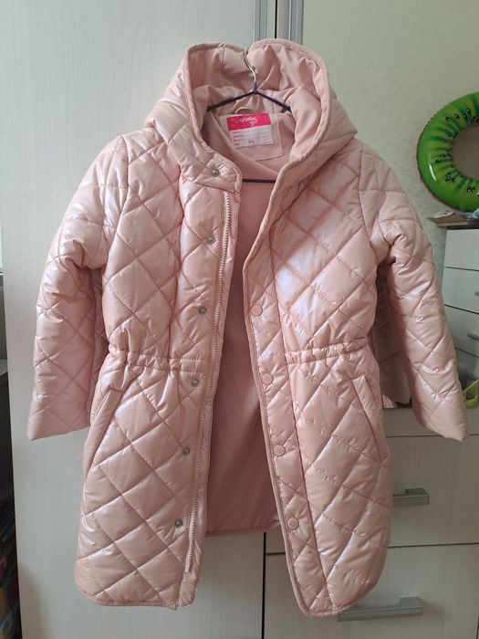 Продам детские демисезонные курку и ботинки