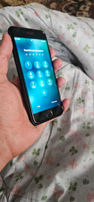 Продам айфон 7 идеял в комплекте защитное стекло и чехол  обмен есть