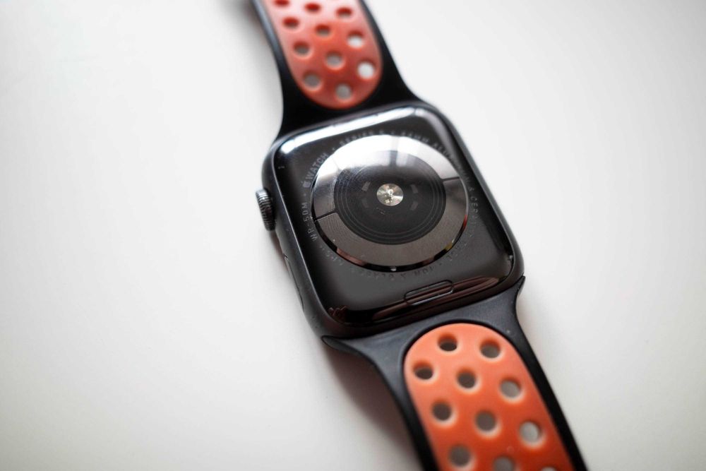 Продавам Apple Watch 5 44mm