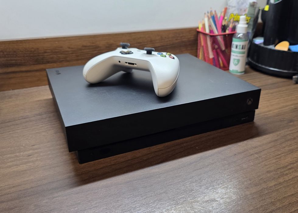 Xbox One X 1tb Чёрный
