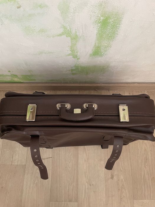 Чемодан большой кожаный
