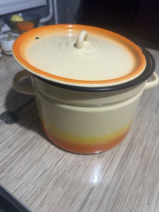 Кастрюля эмалированная