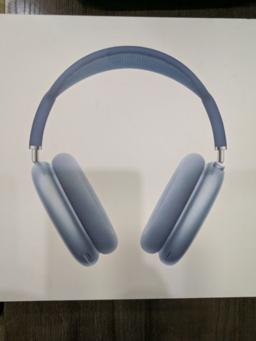 AirPods Max with Smart Case